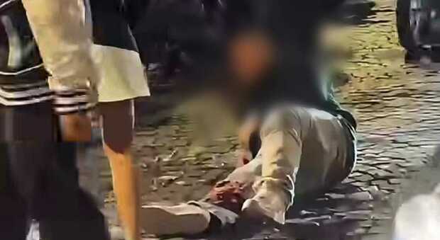 Napoli, uomo aggredito dal branco: il prefetto dispone un presidio fisso delle forze dell&rsquo;ordine in piazza Vanvitelli