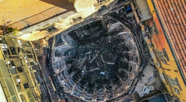  Incendio al Sannazaro, dopo mesi il pressing dei residenti sfollati: «Noi ancora senza casa, non vi dimenticate di noi» 