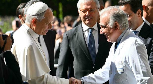 Papa operato, rimosso un tumore maligno. I medici non parlano di chemio. Intervento di 90 minuti