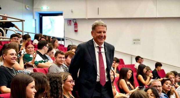  Napoli, il rettore della Federico II Andrea Mazzucchi: «Gli alloggi una priorità,
tutelerò gli universitari» 