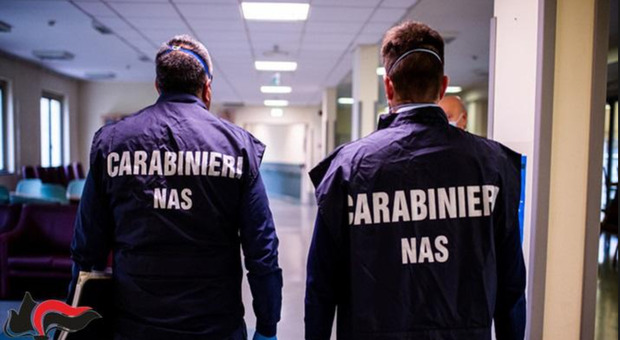 Schiaffi, insulti e violenze sessuali a anziane in Rsa: interdetti tre operatori socio-sanitari a Milano