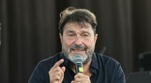 Sigfrido Ranucci chiede 5mila euro a un operaio sotto sfratto per un insulto social: «Pagliaccio truffatore». La difesa: «Non pagheremo»