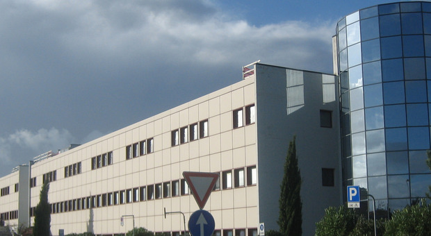 Cecina, neonato morto portato in ospedale dai genitori dentro a un sacchetto. La madre: &laquo;Non sapevo della gravidanza&raquo;