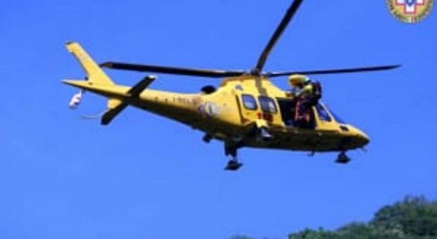 Infortunio sul lavoro in un cantiere della circonvallazione Ovest: operaio portato in eliambulanza all'ospedale di Torrette