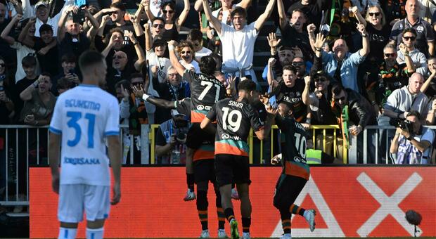  Venezia-Napoli 1-0, Adams e gli errori di De Bruyne mandano in crisi la squadra di Allegri 