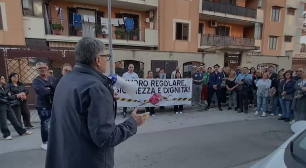  Operaio morto a Caivano, il corteo contro le morti sul lavoro ad Orta di Atella. La moglie: «Voglio solo la verità» 