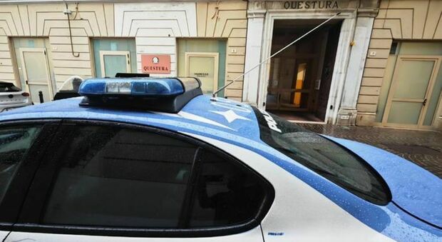 La droga del sesso, le pasticche Moncler e i festini hard: cosa nascondeva la tavernetta nel Pesarese dove il prof è andato in overdose