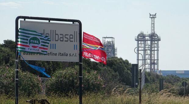 Basell, ferma anche l'ultimo impianto di polipropilene: a rischio 230 lavoratori tra diretti e indiretti