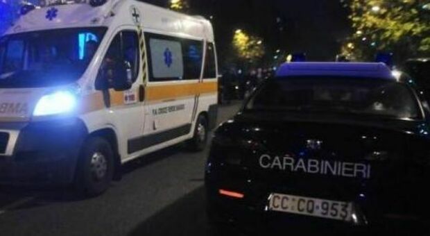Paura a Cupra Marittima, minaccia di buttarsi dal tetto di un palazzo: i carabinieri salvano un uomo di 40 anni