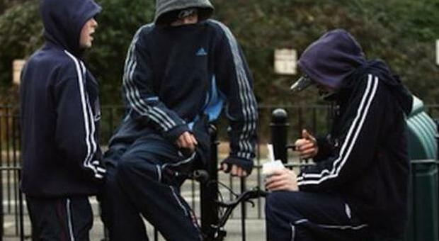  Minori, ancora rapine. 10 raid in pochi giorni. Paura nella periferia Nord: «L?incubo dei benzinai» 