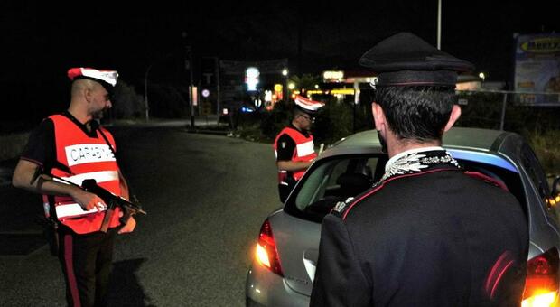  Movida violenta in centro a Caserta, aggredisce e picchia una donna in centro: bloccato e arrestato 