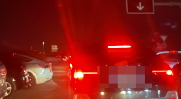 Protesta degli autotrasportatori, blocco al casello di Caserta Sud dell'A1: traffico paralizzato