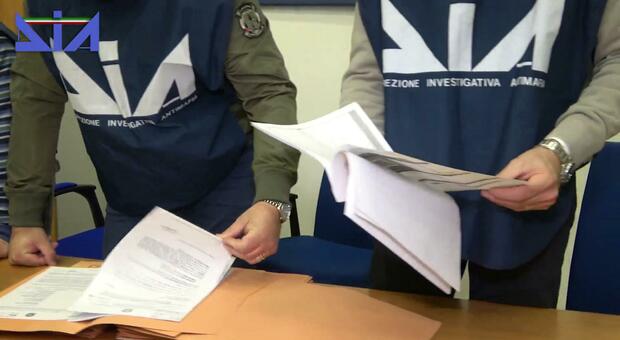  Napoli, sequestrati beni per 10 milioni e un noto club a Coroglio: «Il proprietario è un imprenditore vicino al clan Contini» 
