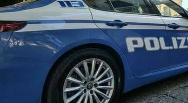  Napoli, passante ferito da un proiettile. La mobile arresta i due pistoleri: «Era un passatempo» 