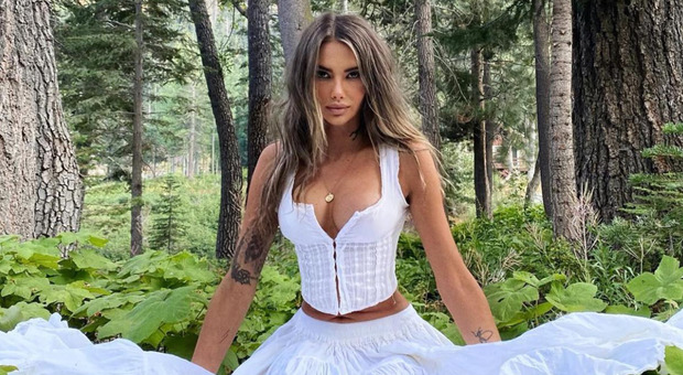 Sahara Ray &egrave; morta, la modella australiana aveva 34 anni ed era l'ex di Justin Bieber: pochi mesi fa aveva avuto il primo figlio