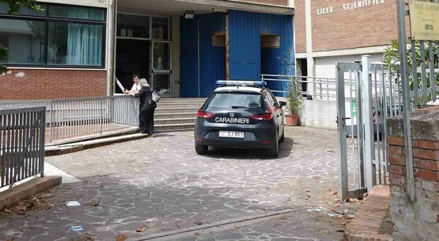 &laquo;La morte &egrave; vicina&raquo;, falso allarme bomba per mail a 50 scuole in tutta Italia. ​Diversi istituti evacuati