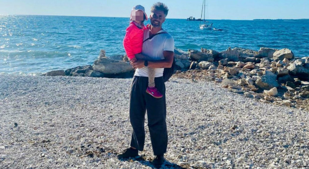 Andrea Veronese ha girato il mondo, poi è tornato in Italia. Ma non in Polesine: ?«Voglio che mia figlia vada a scuola in bici da sola senza paure»