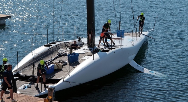  America's Cup, i primi bolidi nel mare di Bagnoli: la sfida dei francesi in vista delle prossime regate 