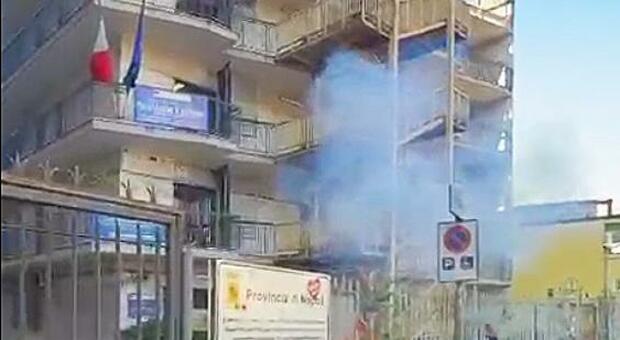 Pomigliano, caos e paura bombe carte sulle scuole: delegazione di studenti ricevuta dal sindaco Russo