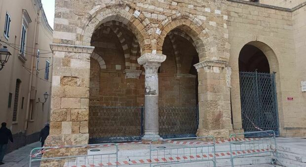 Piazza Duomo, portico dei Templari a rischio crollo
