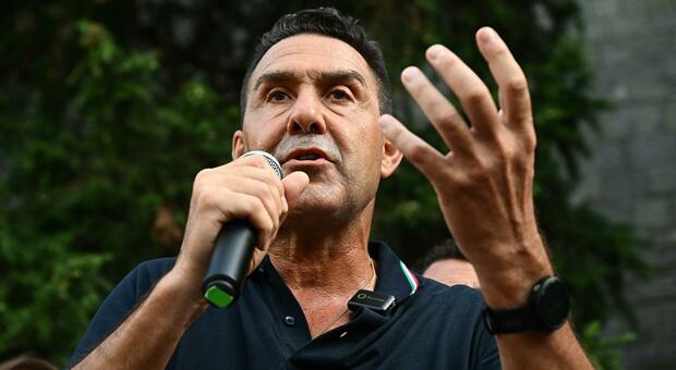 Analisi del calo nei sondaggi per Roberto Vannacci