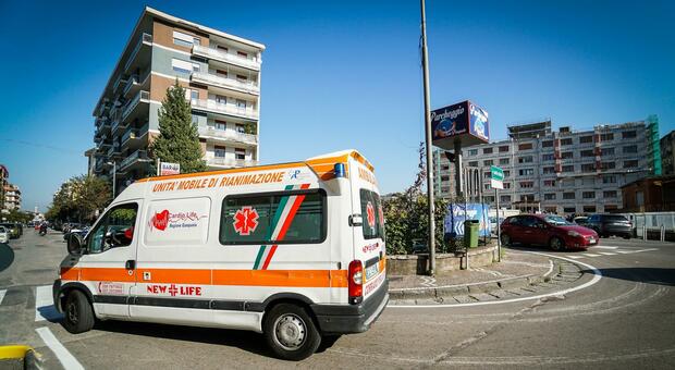 Cade da trabattello di tre metri e si frattura la scapola: 69enne stabiese ricoverato al San Leonardo 