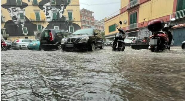 Maltempo, allerta meteo gialla su tutta la Campania domani gioved&igrave; 22 ottobre: temporali e rischio idrogeologico