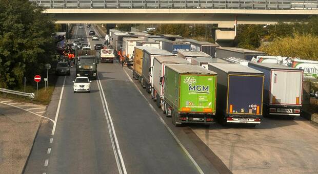  Proteste autotrasportatori, Confindustria di tutte le province campane e Bat: «Risposte immediate per una situazione grave» 