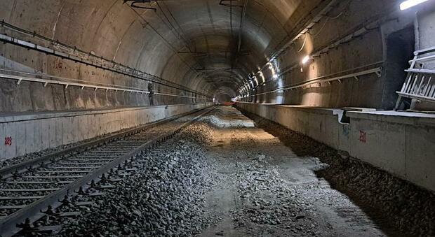  Metro Linea 2, galleria di Pozzuoli: nuovi test sui treni con corse di prova per la riapertura in sicurezza 