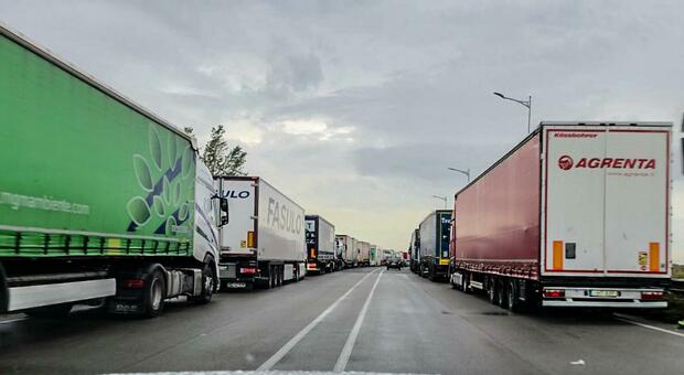  Caos Carburanti, il Codacons: «Se blocchi Campania non saranno rimossi, arriveranno denunce ai singoli conducenti» 
