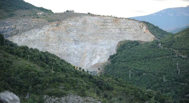 Incidente sul lavoro alla cava del Cernicchiara nel Salernitano, morto un operaio