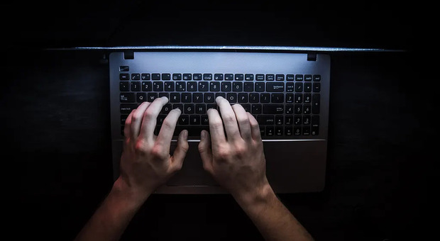 Salento, studente universitario trovato impiccato: aperta un'inchiesta. Il cappio coi cavi del pc, l'ombra di una sfida social