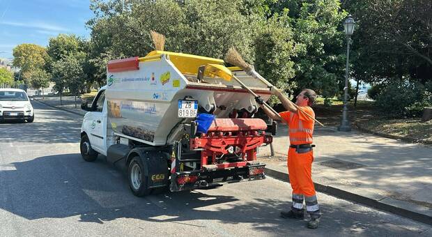 Protesta autotrasportatori a Napoli, Rifiuti. Sos di Asia: &laquo;I mezzi sono senza gasolio, ora la raccolta &egrave; a rischio&raquo;