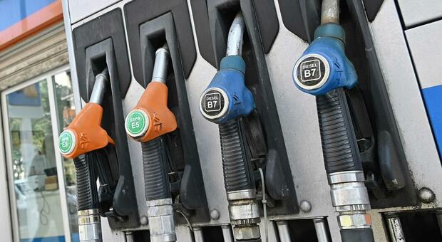  Protesta autotrasportatori, distributori carburanti a secco a Napoli: in 20 curati per ingestione di benzina 