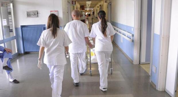 Puglia, la fuga degli infermieri dalla sanit&agrave; pubblica: 200 dimissioni nel 2025