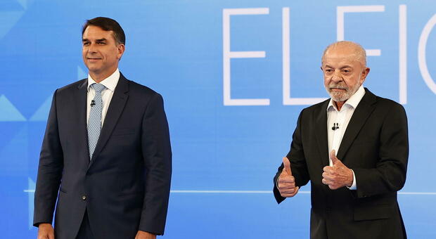 Elezioni Brasile, l'ultimo duello tv tra Bolsonaro e Lula prima del ballottaggio: lo scontro sulle &laquo;nove dita&raquo; e le scuse