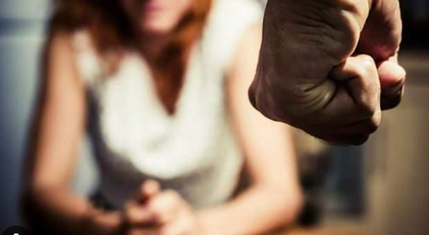  Agerola, arresti domiciliari per un trentenne: è indagato per atti persecutori e lesioni all?ex compagna 