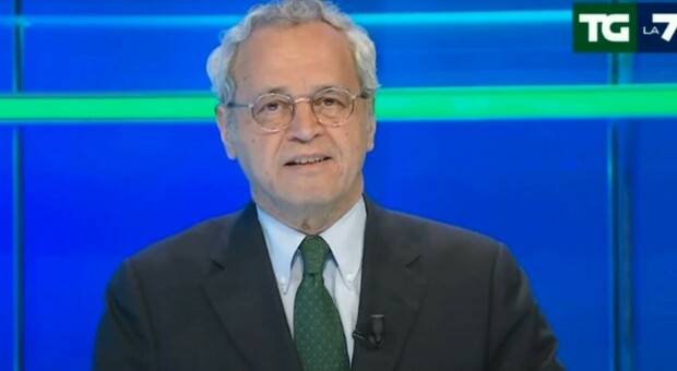 Enrico Mentana annuncia l'addio al Tg La7: &laquo;Il 23 dicembre mio ultimo giorno, saluter&ograve; i miei ascoltatori&raquo;