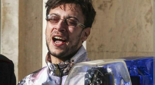 Torre Annunziata, preso Valentino Gionta jr: si nascondeva nel bunker con playstation e maxi-tv 
