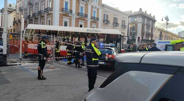 Incidente a Bari, uomo travolto e ucciso da un bus Amtab in corso Vittorio Emanuele