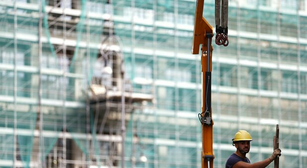 ​Lavori superbonus su edifici abusivi e un ex hotel &laquo;ecomostro&raquo; nel Casertano: sequestrati 37 milioni