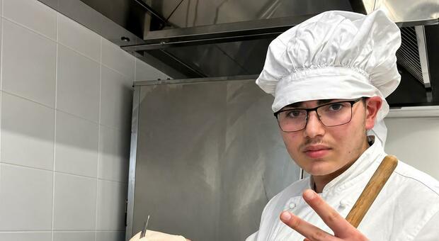  Tragedia a Castellammare di Stabia, incidente tra moto: il 16enne Emanuele muore mentre va a scuola 