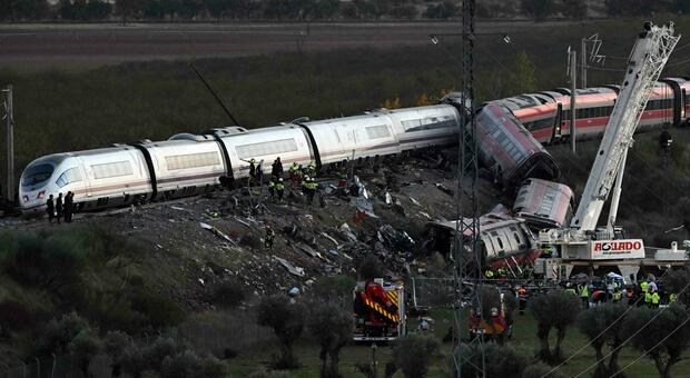  Incidente treni Spagna, i sopravvissuti all?inferno: «Urla e corpi ovunque come in un film horror» 