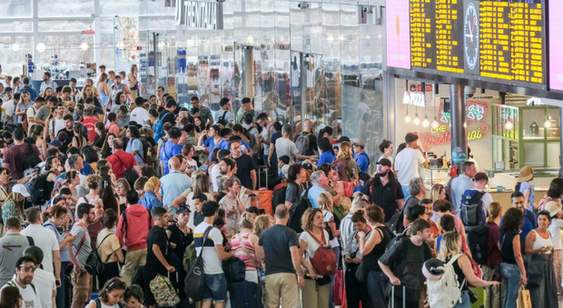 Sciopero generale 30 ottobre, chi si ferma: fasce di garanzia bus citt&agrave; per citt&agrave; (Salvini ha precettato). Gli stop dai treni alla scuola