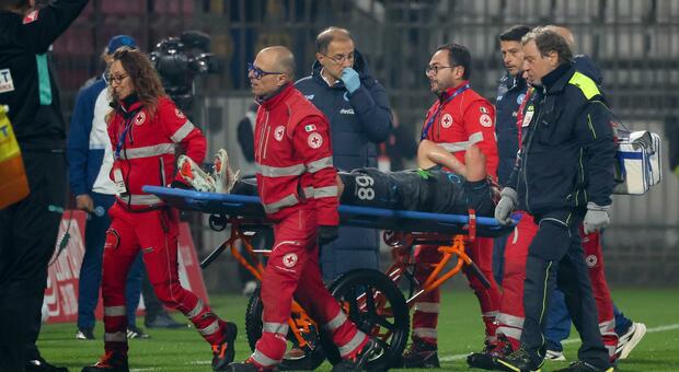  Napoli, infortunio Stanislav Lobotka, c'è lesione alla caviglia: i tempi di recupero 