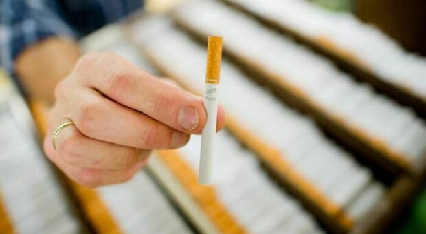 Doppio rincaro delle sigarette previsto per il 2027