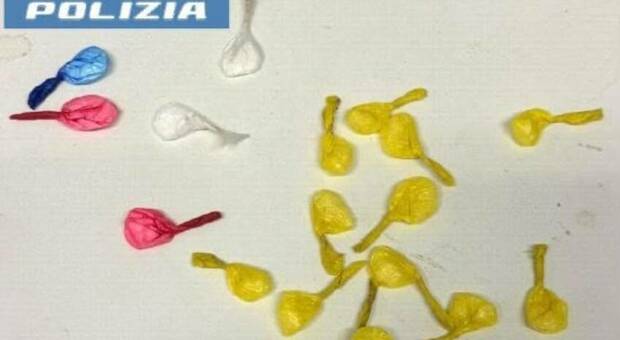  ?Mugnano, cede droga da uno scooter: arrestato 26enne con 17 involucri di cocaina 