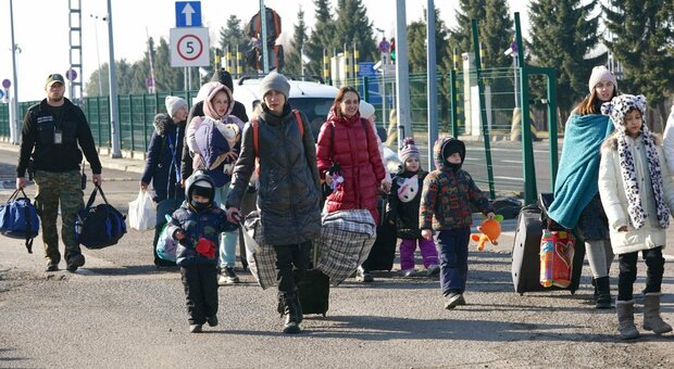 Ucraina, il piano dell'Italia per l'emergenza: rifugiati in ostelli e caserme