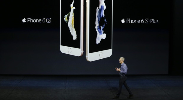 Apple, Tim Cook: «Nessun iPhone economico nel nostro futuro»