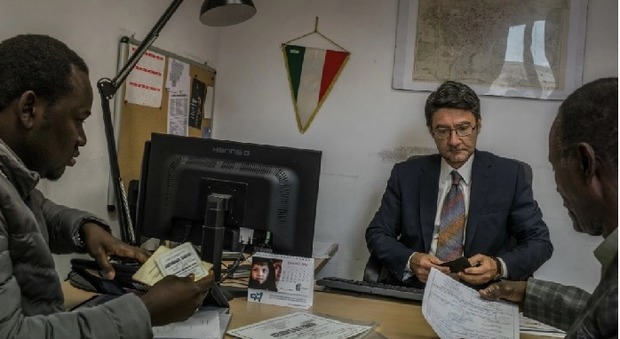 Roma, vice prefetto ucciso da bus turistico, la sua storia sul New York Times: decideva quali profughi accogliere